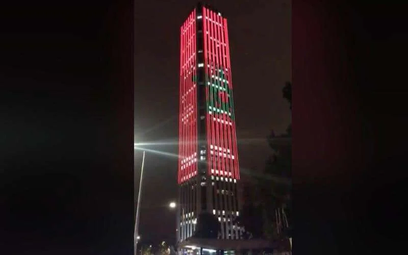 Marokkaanse vlag verlicht hoogste toren van Colombia (video)