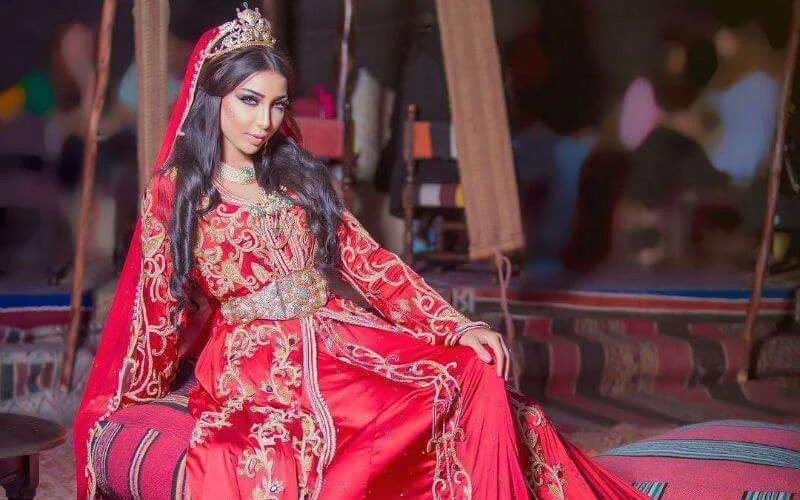 Dounia Batma organiseert grote feest voor 1e verjaardag dochtertje (video)