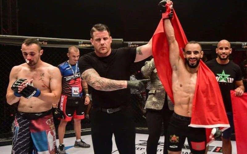 Ottman Azaitar slaat tegenstander in 22 seconden knockout (video)