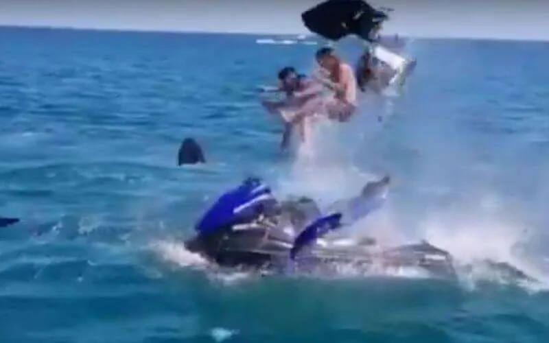 Jetski ontploft in Tetouan, vader en zoon gewond (video)