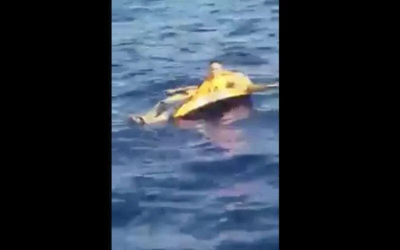 Marokkaan probeert naar Spanje te emigreren met boei (video)