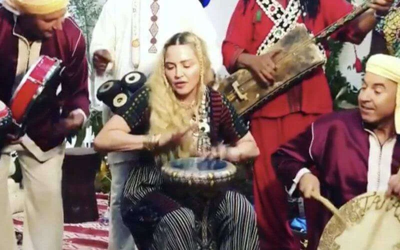 Madonna, koningin van de derbouka (vidéo)