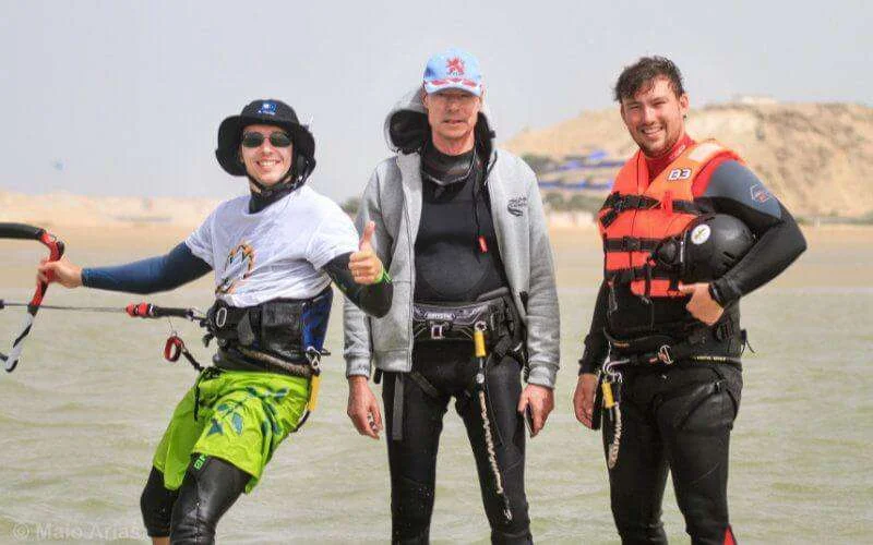 Groothertog Hendrik van Luxemburg kitesurft met zoon in Marokko (foto's)