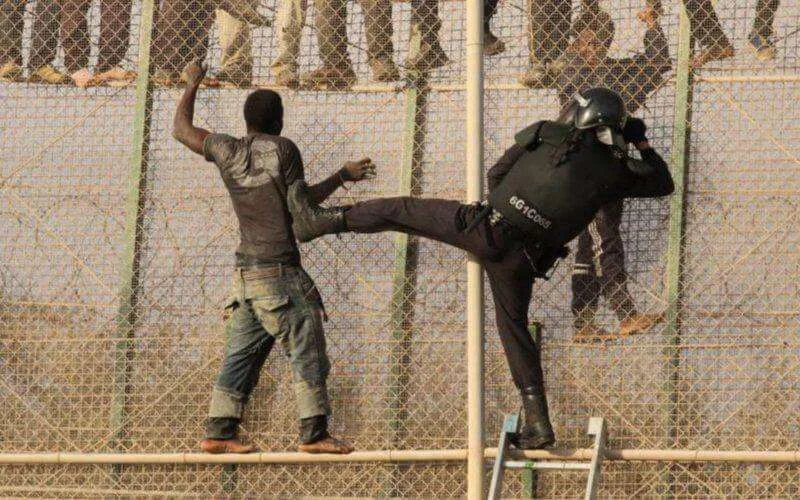 Marokko: dode en 19 gewonden bij grensovergang Melilla (video)