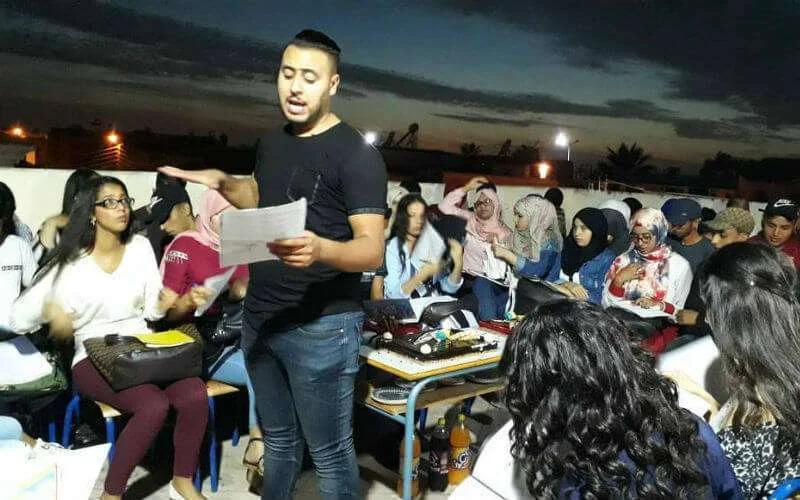 Marokko: leerkracht beloont leerling met 40.000 dirham (video)