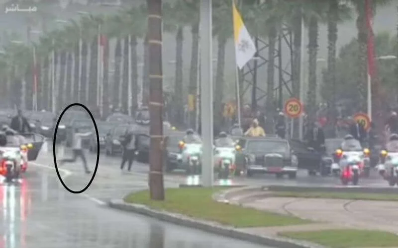 Marokko: tiener opgepakt voor verstoren stoet Koning tijdens bezoek paus (video)