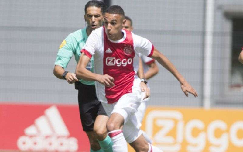 Noussair Mazraoui voor twee wedstrijden geschorst