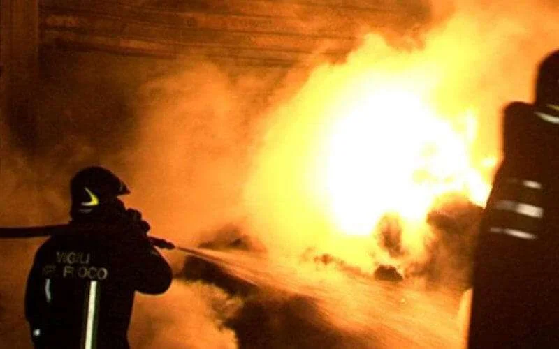 Italië: Marokkaan zet politiekantoor in brand, twee doden