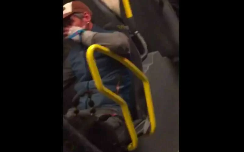 Belgïe: studente zet racist op zijn plaats in Leuven (video)