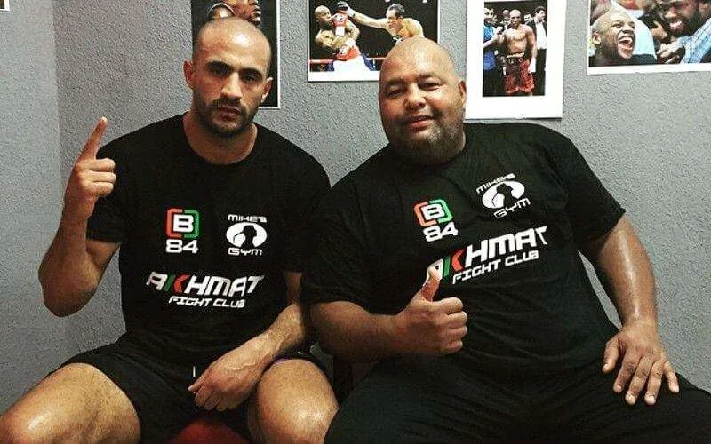 Badr Hari stopt samenwerking met coach Mike Passenier