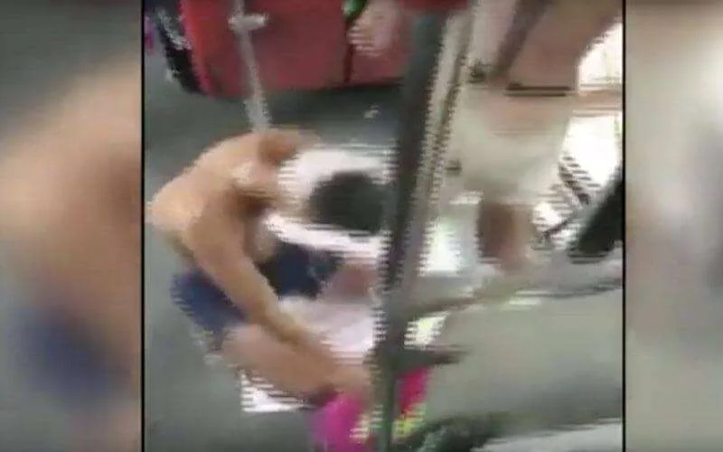 Marokko: twee maanden celstraf voor bad in bus (video)