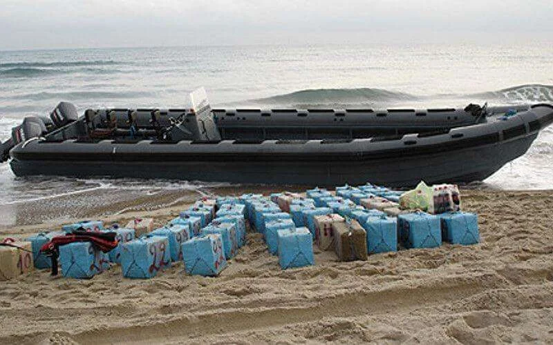 Marokko: 700 kilo drugs op strand onderschept