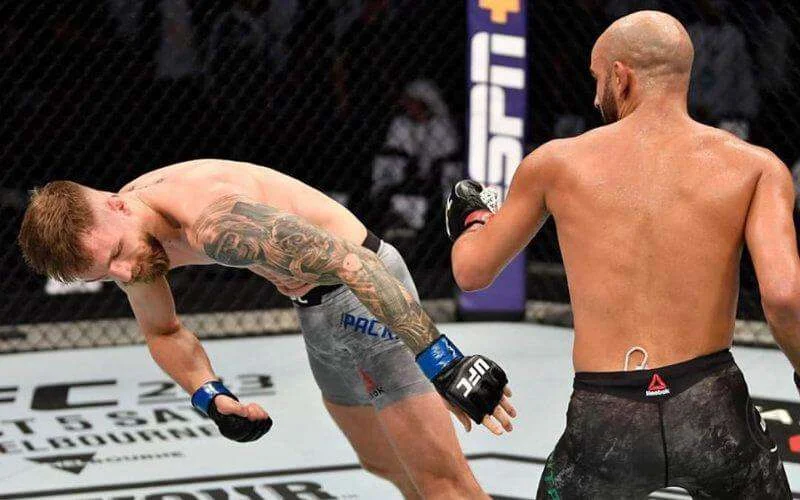 Knockout van het jaar door Ottman Azaitar (video)