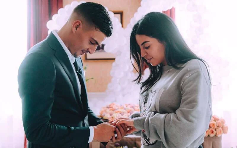 Boef gaat met Marokkaanse vriendin Selma Omari trouwen