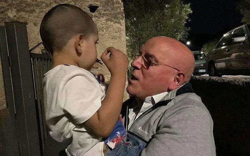 Italië: Marokkaanse peuter zwaar mishandeld door racist