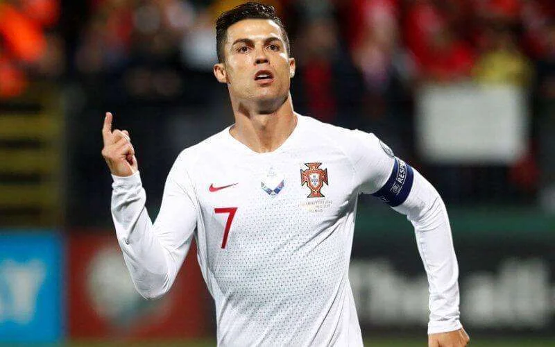 Cristiano Ronaldo verwent personeel in Marokko