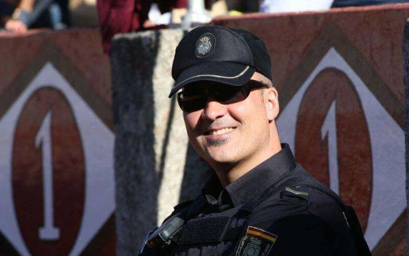 Spanje: politieman redt Marokkaanse kinderen van verdrinking