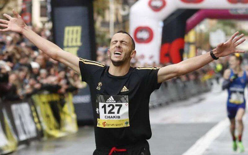 Chakib kwam 10 jaar geleden illegaal in Spanje aan en is nu kampioen