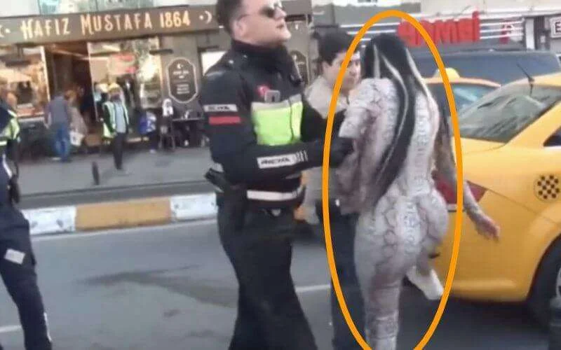 Dronken Marokkaanse zorgt voor chaos in Istanboel (video)