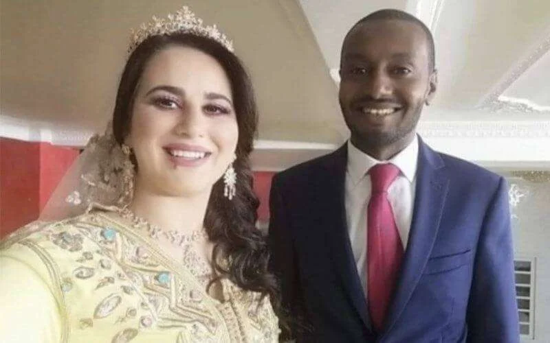 Hajar Raissouni zonder hoofddoek op trouwfeest