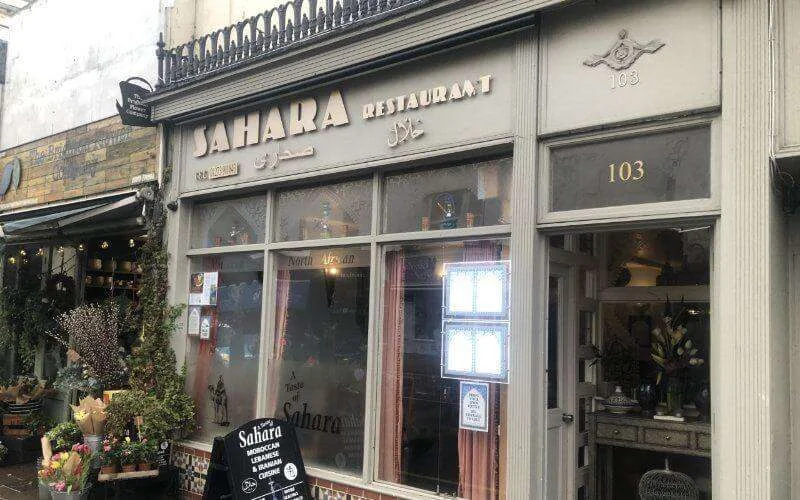 Marokkaans restaurant in Groot-Brittannië deelt gratis maaltijden uit aan daklozen