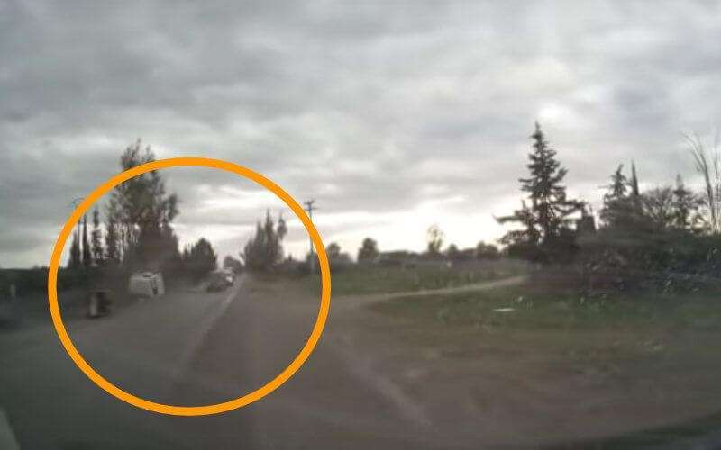 Marokko: doden door gevaarlijk manoeuvre motorbakfiets (video)