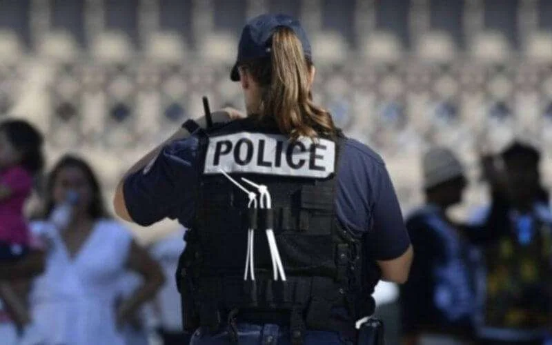 Frankrijk: moslima politievrouw met ontslag bedreigd na kritiek op Israël