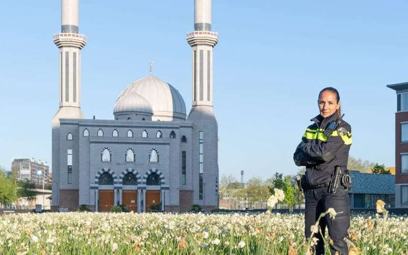 Gülay, moslima en wijkagent in Rotterdam tijdens Ramadan en coronacrisis