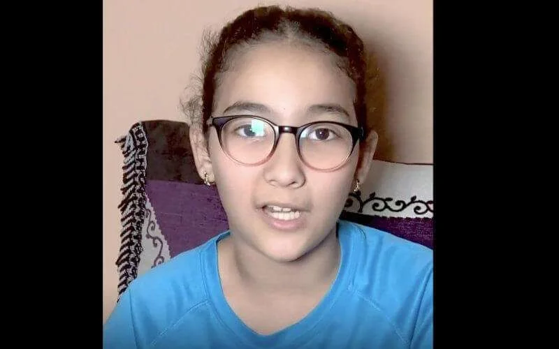 In Melilla geboren Marokkaans meisje mag na 12 jaar eindelijk naar school (video)