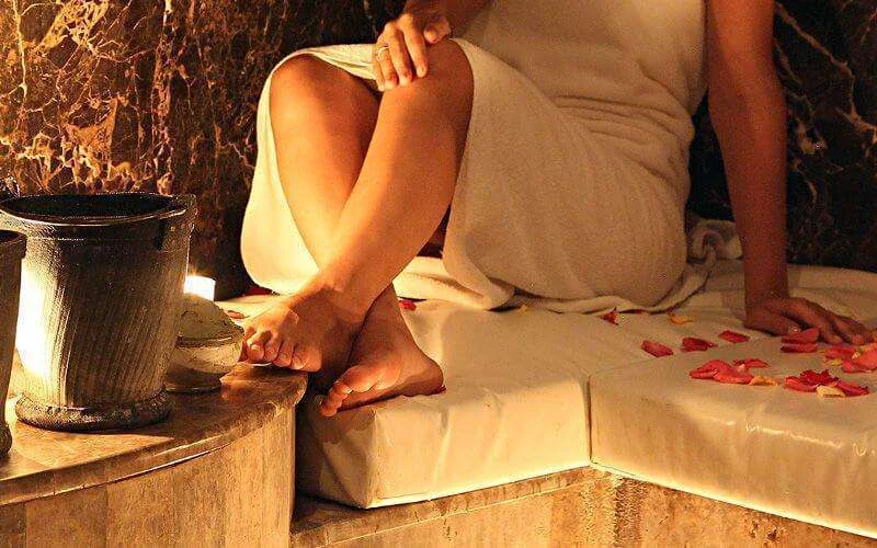 Vrouwen maken bordeel van appartement in Casablanca