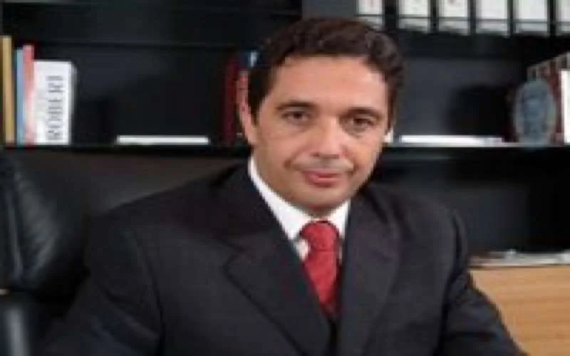 Boek over Koning compromitteert Khalid Oudghiri 