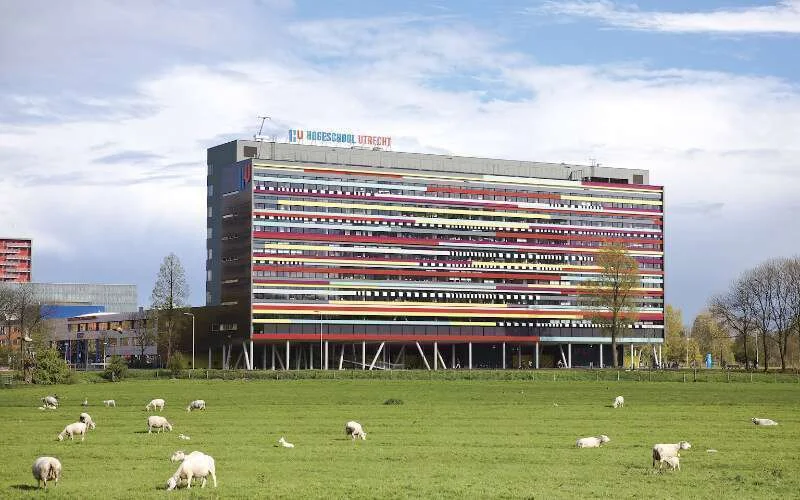 Hogeschool Utrecht in opspraak door lesboek over "respectloze Marokkanen"