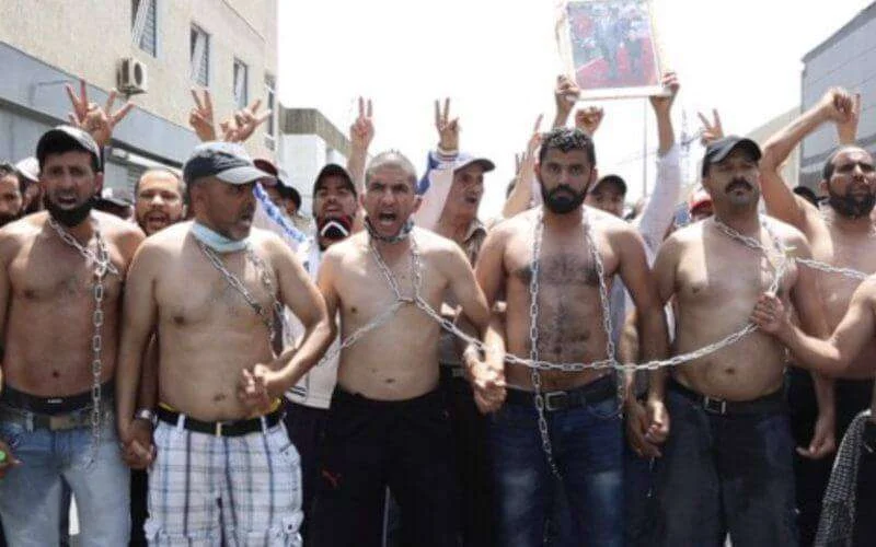 Marokko: geketende taxichauffeurs demonstreren