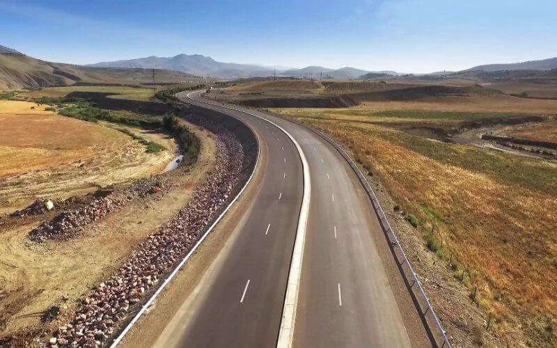 Aanleg expresweg Tiznit-Laayoune verloopt vlot
