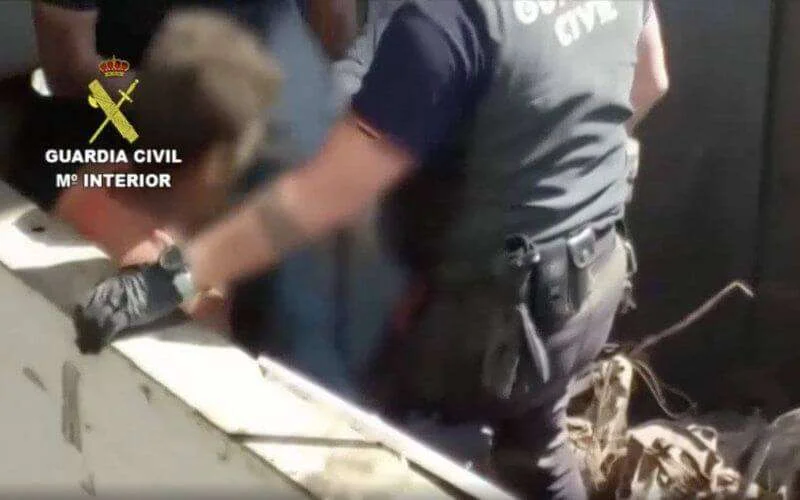 Marokkanen proberen in vuilniswagen naar Spanje te vertrekken (video)