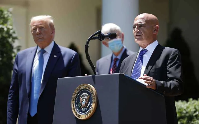 Trump's vaccinzoeker Moncef Slaoui dreigt met ontslag