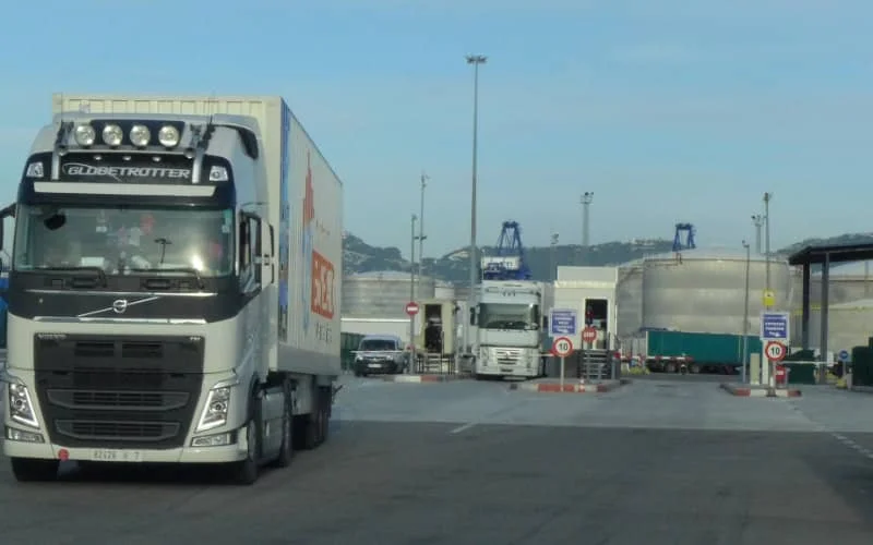 Spanje laat Marokkaanse vervoerders steeds vaker "brandstoffranchise" betalen