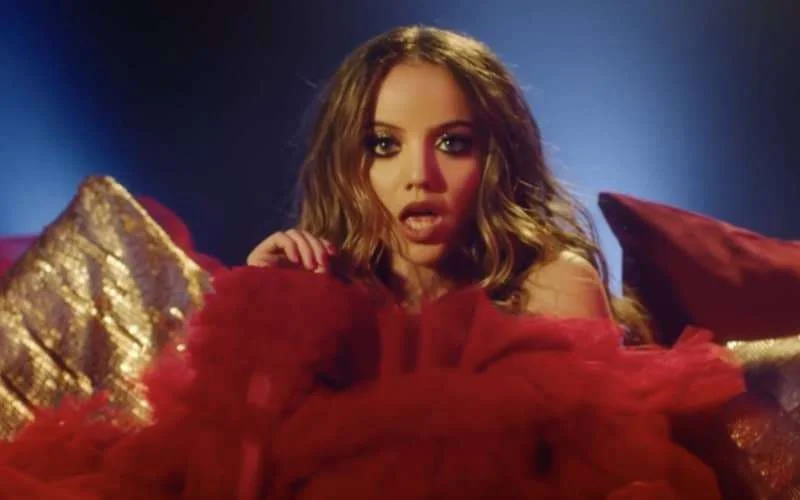 Marokkaanse Asha is een rijzende popster in Spanje