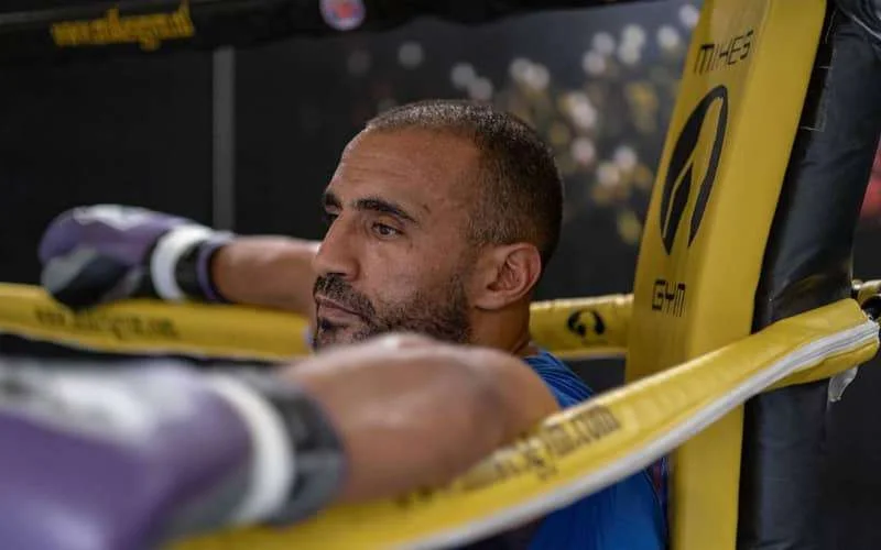 Nieuwe datum voor gevecht Badr Hari en Benjamin Adegbuyi
