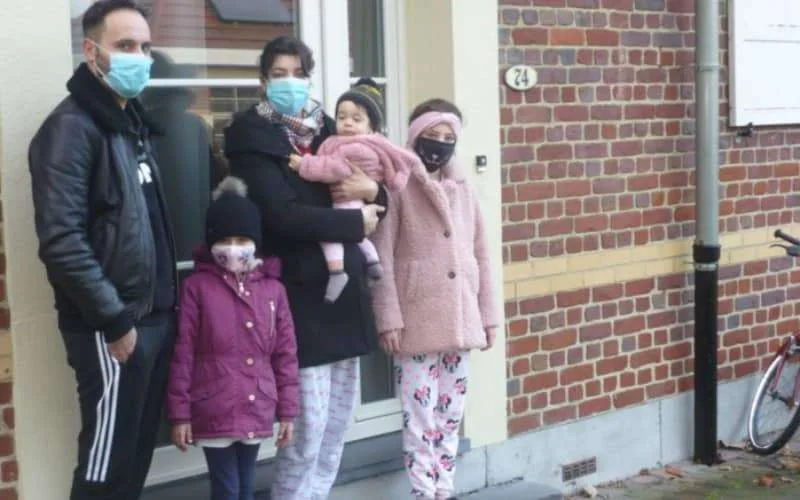 Marokkaans-Belgisch gezin "mag" avondklok schenden om in auto te slapen