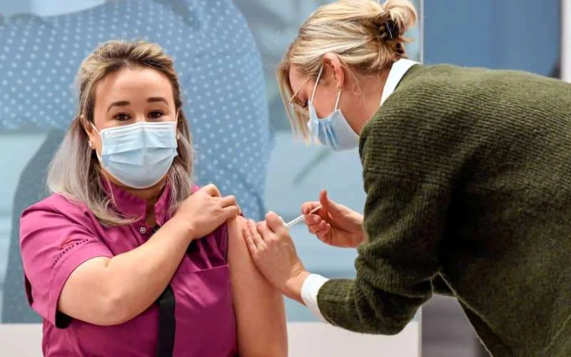 Zorgen over complottheorieën coronavaccin bij moslims Rotterdam