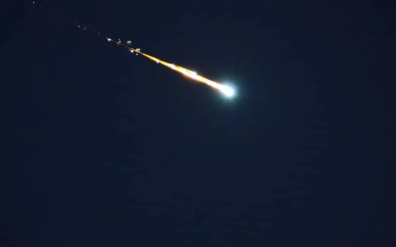 Vuurbal vliegt met 105.000 km/uur boven Marokko (video)