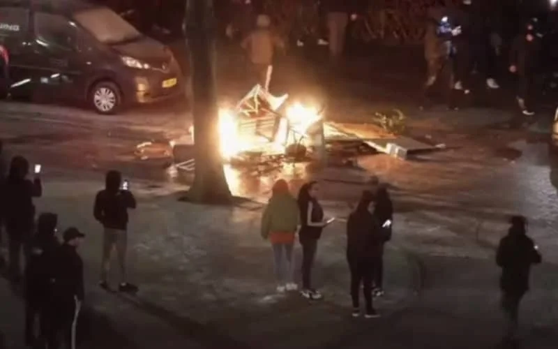 Marokkanen met de vinger gewezen voor rellen in Nederland