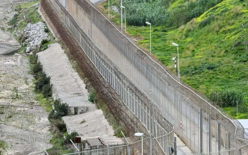 Spaanse extreemrechtse partij wil muur tussen Marokko en Sebta