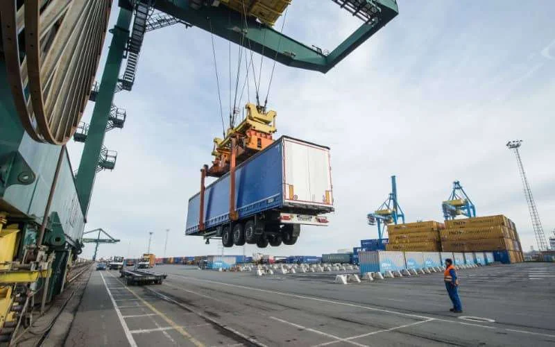Belgische politie vindt Marokkaan in container in Zeebrugge