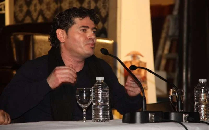 Khalid Izri 