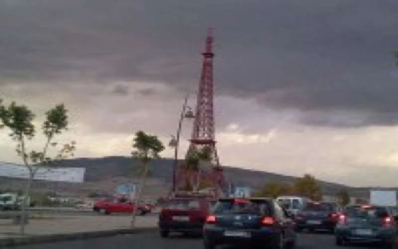 Eiffeltoren Fez verdwenen! 