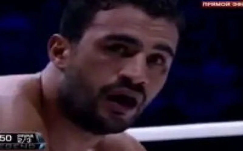 Badr Hari veslagen door Samedov in Moskou