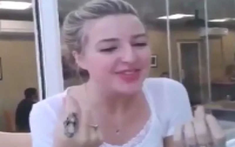 Amerikaanse Jennifer zingt in het Tamazight