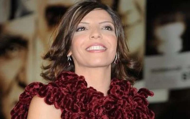 Latifa Ahrar steekt de draak met Koran